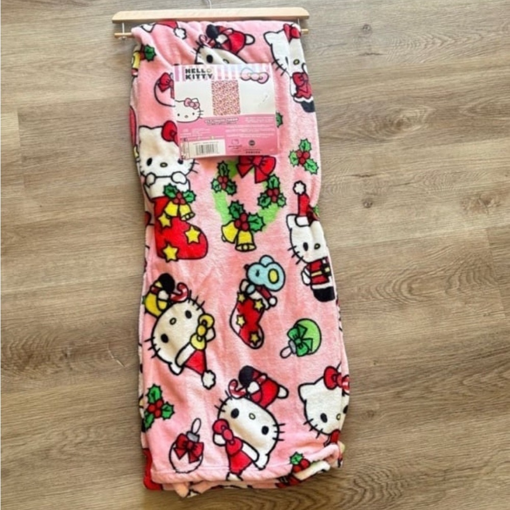 Hello Kitty Christmas blanket